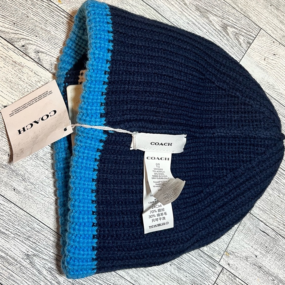 Coach Men’s Lt. Blue/ White/ Navy Blue Knit Beanie with Rubber Patch NWT - Picture 3 of 11